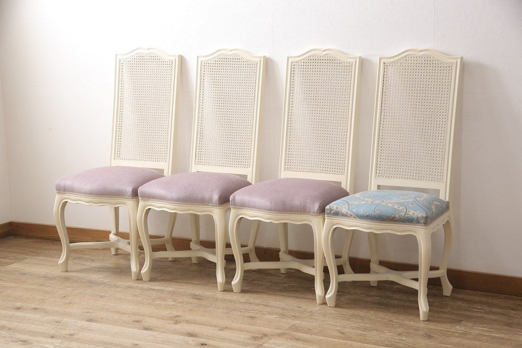 エレガントなラタンバックチェア4脚セットをリペア&カスタム!3脚は指定の生地に張り替え、本体は擦れや色あせ箇所のみ補修ペイントし仕上げ。(ダイニングチェア、椅子)