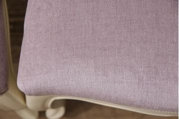 エレガントなラタンバックチェア4脚セットをリペア&カスタム!3脚は指定の生地に張り替え、本体は擦れや色あせ箇所のみ補修ペイントし仕上げ。(ダイニングチェア、椅子)