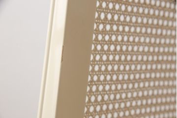 エレガントなラタンバックチェア4脚セットをリペア&カスタム!3脚は指定の生地に張り替え、本体は擦れや色あせ箇所のみ補修ペイントし仕上げ。(ダイニングチェア、椅子)