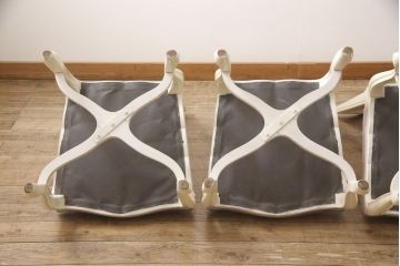 エレガントなラタンバックチェア4脚セットをリペア&カスタム!3脚は指定の生地に張り替え、本体は擦れや色あせ箇所のみ補修ペイントし仕上げ。(ダイニングチェア、椅子)