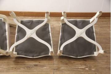 エレガントなラタンバックチェア4脚セットをリペア&カスタム!3脚は指定の生地に張り替え、本体は擦れや色あせ箇所のみ補修ペイントし仕上げ。(ダイニングチェア、椅子)