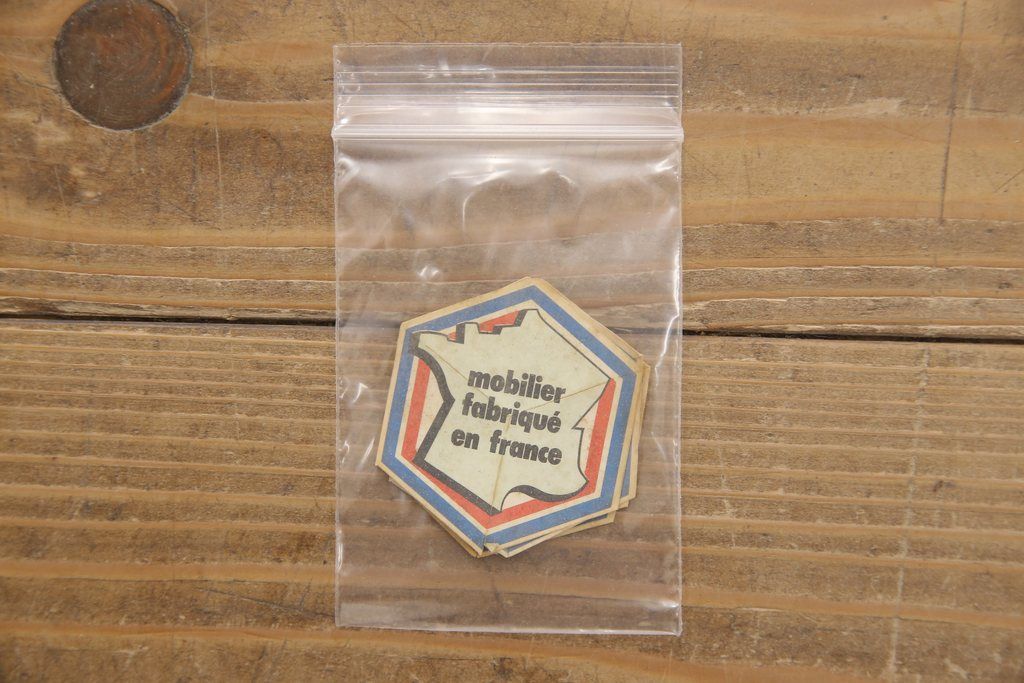 エレガントなラタンバックチェア4脚セットをリペア&カスタム!3脚は指定の生地に張り替え、本体は擦れや色あせ箇所のみ補修ペイントし仕上げ。(ダイニングチェア、椅子)