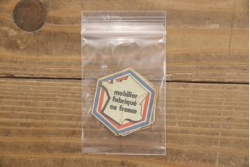 エレガントなラタンバックチェア4脚セットをリペア&カスタム!3脚は指定の生地に張り替え、本体は擦れや色あせ箇所のみ補修ペイントし仕上げ。(ダイニングチェア、椅子)