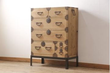 明治大正期の時代箪笥をリペア&カスタム!ストリップド加工を行い、鉄脚を取り付け。(和たんす、整理箪笥、収納箪笥、チェスト、引き出し)