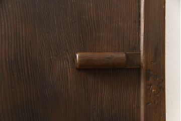 木製扉をリペア&カスタム!ローラー締まりを取り付け加工。(ドア、建具)