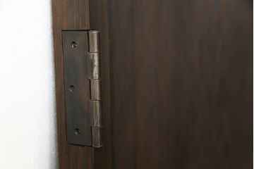 木製扉をリペア&カスタム!ローラー締まりを取り付け加工。(ドア、建具)