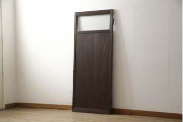 木製ドアをリペア&カスタム!高さと幅をリサイズ。ローラー締まりの取り付け、蝶番の交換。濃い茶色で着色仕上げ。(扉、建具)