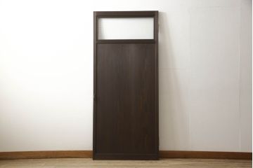 木製ドアをリペア&カスタム!高さと幅をリサイズ。ローラー締まりの取り付け、蝶番の交換。濃い茶色で着色仕上げ。(扉、建具)