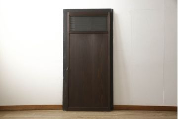 木製ドアをリペア&カスタム!高さと幅をリサイズ。ローラー締まりの取り付け、蝶番の交換。濃い茶色で着色仕上げ。(扉、建具)