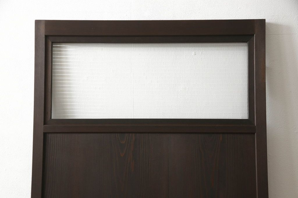 木製ドアをリペア&カスタム!高さと幅をリサイズ。ローラー締まりの取り付け、蝶番の交換。濃い茶色で着色仕上げ。(扉、建具)