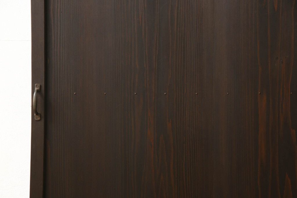 木製ドアをリペア&カスタム!高さと幅をリサイズ。ローラー締まりの取り付け、蝶番の交換。濃い茶色で着色仕上げ。(扉、建具)
