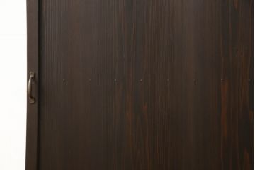木製ドアをリペア&カスタム!高さと幅をリサイズ。ローラー締まりの取り付け、蝶番の交換。濃い茶色で着色仕上げ。(扉、建具)