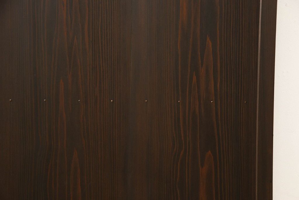 木製ドアをリペア&カスタム!高さと幅をリサイズ。ローラー締まりの取り付け、蝶番の交換。濃い茶色で着色仕上げ。(扉、建具)