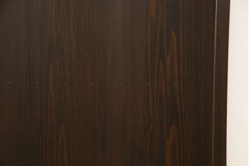 木製ドアをリペア&カスタム!高さと幅をリサイズ。ローラー締まりの取り付け、蝶番の交換。濃い茶色で着色仕上げ。(扉、建具)