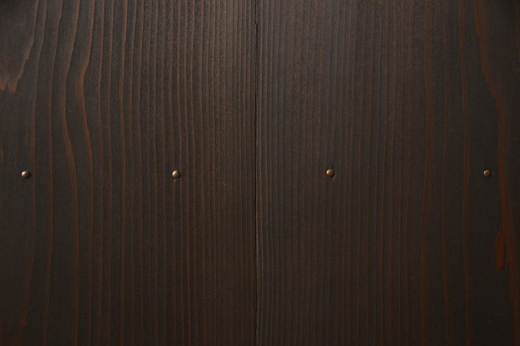 木製ドアをリペア&カスタム!高さと幅をリサイズ。ローラー締まりの取り付け、蝶番の交換。濃い茶色で着色仕上げ。(扉、建具)