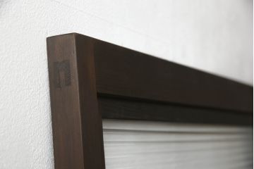 木製ドアをリペア&カスタム!高さと幅をリサイズ。ローラー締まりの取り付け、蝶番の交換。濃い茶色で着色仕上げ。(扉、建具)