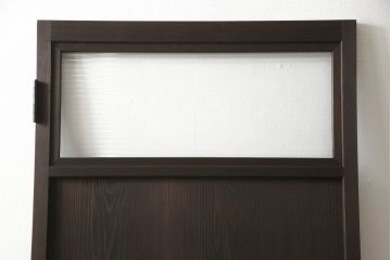 木製ドアをリペア&カスタム!高さと幅をリサイズ。ローラー締まりの取り付け、蝶番の交換。濃い茶色で着色仕上げ。(扉、建具)