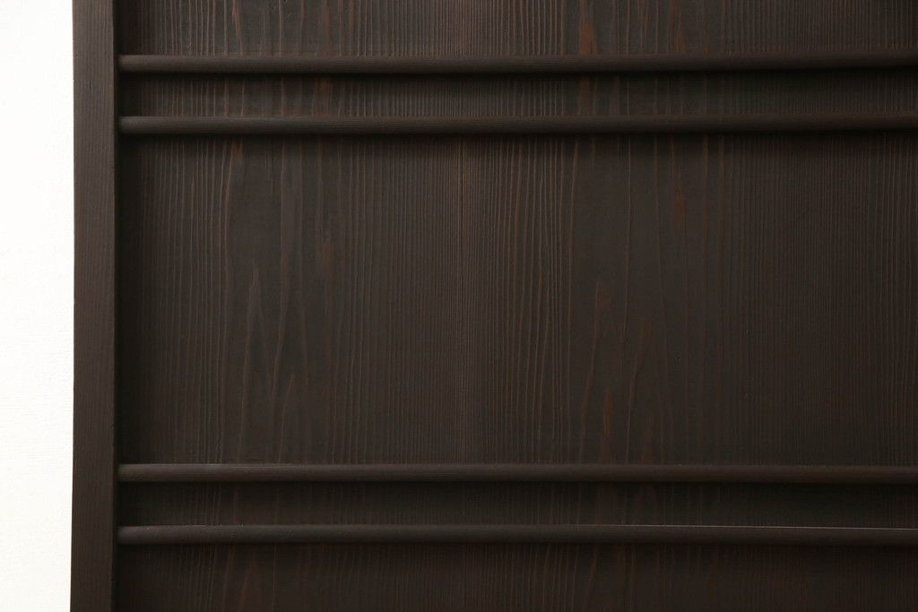 木製ドアをリペア&カスタム!高さと幅をリサイズ。ローラー締まりの取り付け、蝶番の交換。濃い茶色で着色仕上げ。(扉、建具)