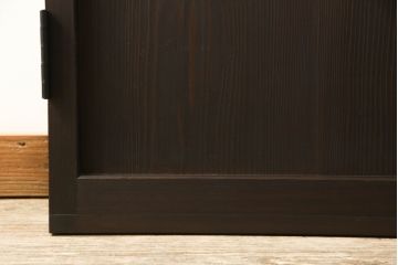 木製ドアをリペア&カスタム!高さと幅をリサイズ。ローラー締まりの取り付け、蝶番の交換。濃い茶色で着色仕上げ。(扉、建具)