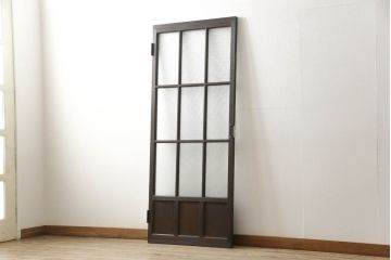 ドアをリペア&カスタム!高さと幅をリサイズし、ローラー締まりの取り付け加工。濃い茶色で着色仕上げ。(ガラス扉、建具)