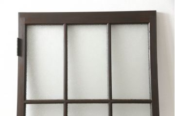 ドアをリペア&カスタム!高さと幅をリサイズし、ローラー締まりの取り付け加工。濃い茶色で着色仕上げ。(ガラス扉、建具)