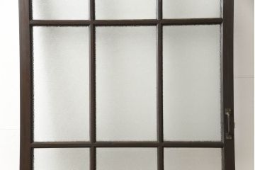 ドアをリペア&カスタム!高さと幅をリサイズし、ローラー締まりの取り付け加工。濃い茶色で着色仕上げ。(ガラス扉、建具)