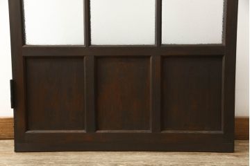 ドアをリペア&カスタム!高さと幅をリサイズし、ローラー締まりの取り付け加工。濃い茶色で着色仕上げ。(ガラス扉、建具)