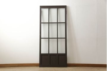 ドアをリペア&カスタム!高さと幅をリサイズし、ローラー締まりの取り付け加工。濃い茶色で着色仕上げ。(ガラス扉、建具)