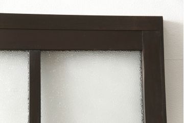 ドアをリペア&カスタム!高さと幅をリサイズし、ローラー締まりの取り付け加工。濃い茶色で着色仕上げ。(ガラス扉、建具)