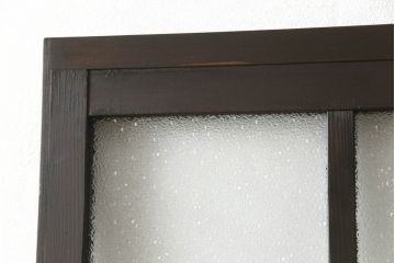 ドアをリペア&カスタム!高さと幅をリサイズし、ローラー締まりの取り付け加工。濃い茶色で着色仕上げ。(ガラス扉、建具)