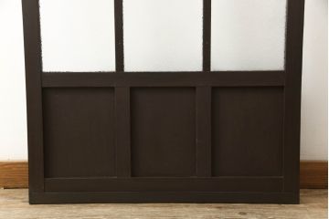 ドアをリペア&カスタム!高さと幅をリサイズし、ローラー締まりの取り付け加工。濃い茶色で着色仕上げ。(ガラス扉、建具)