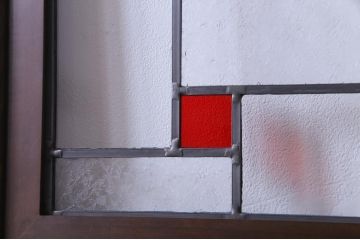 昭和初期の引き戸をリペア&カスタム!オリジナルのステンドグラスをはめ込み、自然な茶色で着色仕上げ。(ガラス戸、建具)
