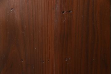 昭和初期の板戸3枚セットをリペア&カスタム!高さと幅をリサイズし、それぞれ片引戸として使えるようリメイク。現状をベースに1トーン落ち着いた色味に着色仕上げ。(建具、引き戸)