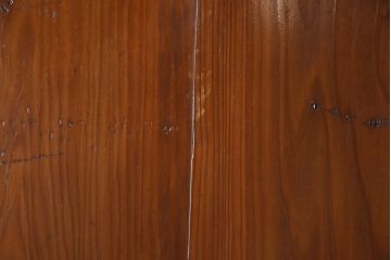 昭和初期の板戸3枚セットをリペア&カスタム!高さと幅をリサイズし、それぞれ片引戸として使えるようリメイク。現状をベースに1トーン落ち着いた色味に着色仕上げ。(建具、引き戸)