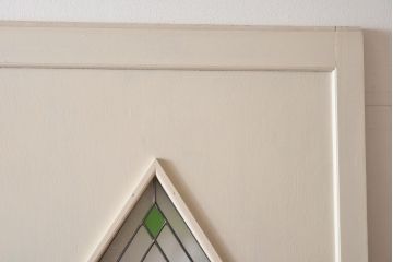 引き戸2枚をリペア&カスタム!オリジナルのステンドグラスをはめ込み、全体をアンティークホワイトでペイント仕上げ。(ガラス戸、建具)