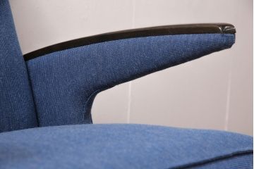 ヴィンテージの1人掛けソファをリペア&カスタム!指定の生地に張り替え、ボタンと縁のパイピングを再現。(1Pソファ、アームソファ)