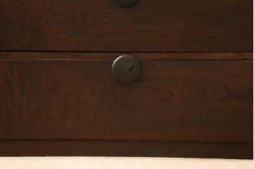 昭和初期の仙台箪笥の見た目を変えずに綺麗にリペア!傷を修復し、引き出し等の可動部を調整。現状の色味をベースに着色仕上げ。(時代箪笥、衣装箪笥、和タンス、収納たんす)