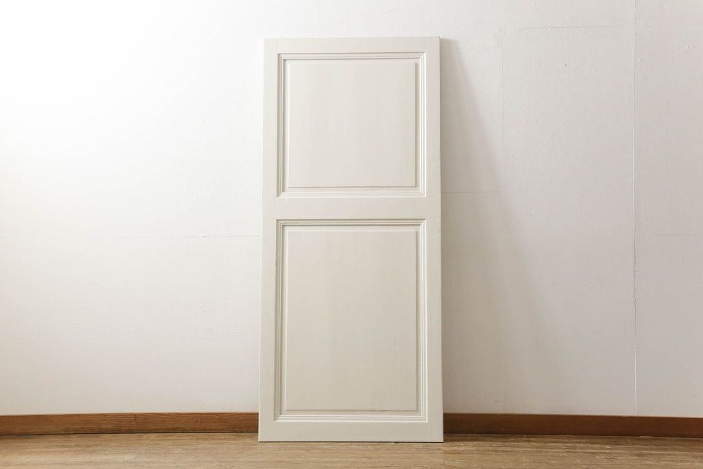 フランスアンティークの木製ドアをリペア&カスタム!高さと幅をリサイズし、鍵金具を取り外して埋木。アンティークのホワイトにペイント仕上げ。(扉、建具)