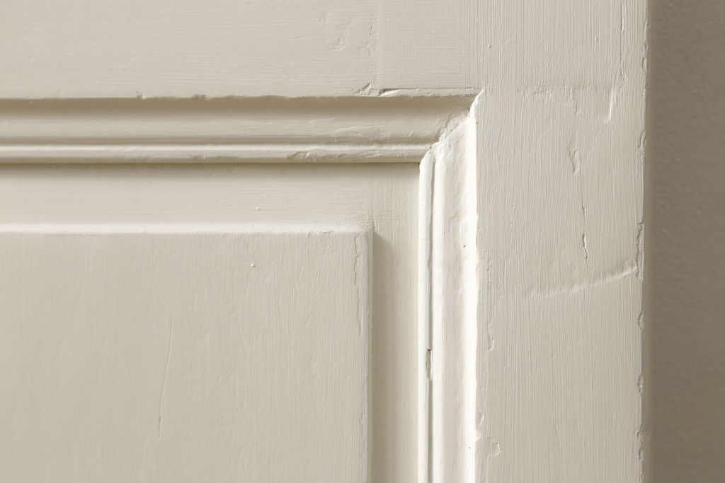 フランスアンティークの木製ドアをリペア&カスタム!高さと幅をリサイズし、鍵金具を取り外して埋木。アンティークのホワイトにペイント仕上げ。(扉、建具)