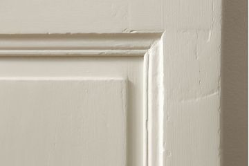 フランスアンティークの木製ドアをリペア&カスタム!高さと幅をリサイズし、鍵金具を取り外して埋木。アンティークのホワイトにペイント仕上げ。(扉、建具)