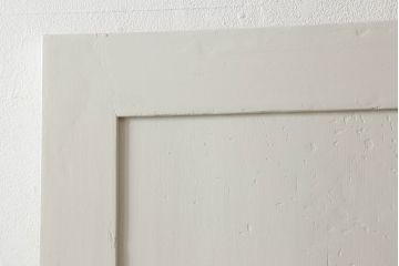 フランスアンティークの木製ドアをリペア&カスタム!高さと幅をリサイズし、鍵金具を取り外して埋木。アンティークのホワイトにペイント仕上げ。(扉、建具)