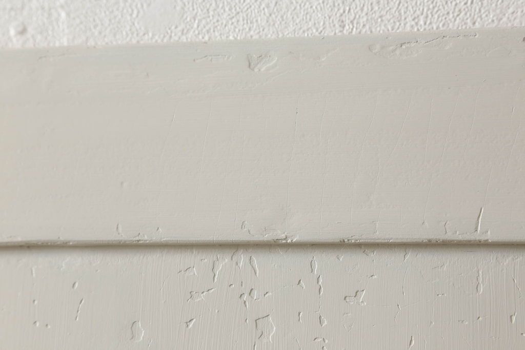 フランスアンティークの木製ドアをリペア&カスタム!高さと幅をリサイズし、鍵金具を取り外して埋木。アンティークのホワイトにペイント仕上げ。(扉、建具)