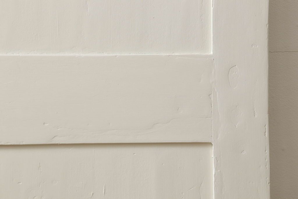 フランスアンティークの木製ドアをリペア&カスタム!高さと幅をリサイズし、鍵金具を取り外して埋木。アンティークのホワイトにペイント仕上げ。(扉、建具)