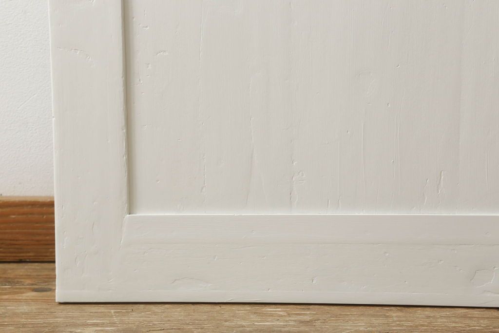 フランスアンティークの木製ドアをリペア&カスタム!高さと幅をリサイズし、鍵金具を取り外して埋木。アンティークのホワイトにペイント仕上げ。(扉、建具)