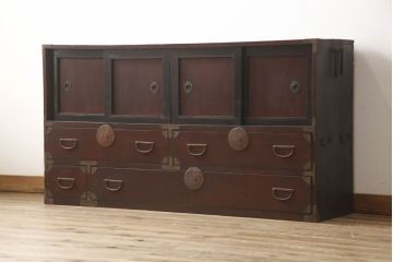 和製アンティークローボードの見た目を変えずに綺麗にリペア!傷や塗装が?げている部分のみ着色し修復。元の風合いを残して仕上げ。(和箪笥、収納棚、戸棚、サイドボード、リビングボード)