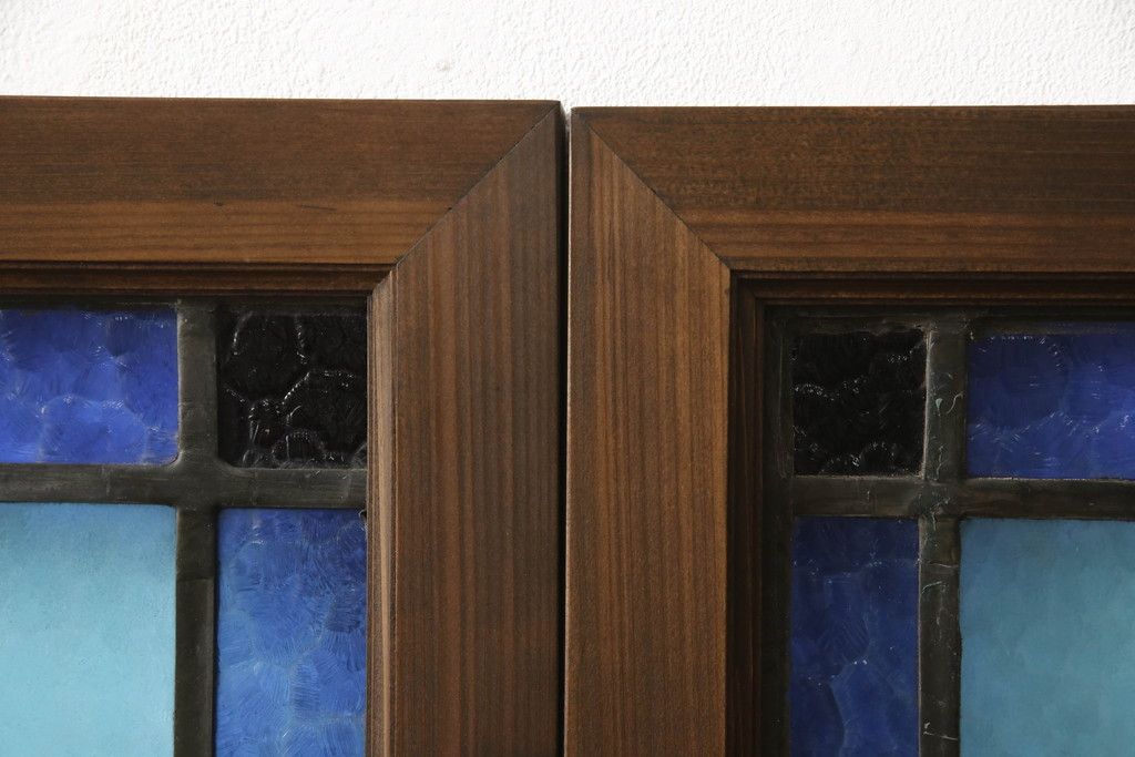 アンティークステンドグラス2枚をリペア&カスタム!それぞれに木枠を新規製作。落ち着いた茶系で着色仕上げ。(明り取り、窓)