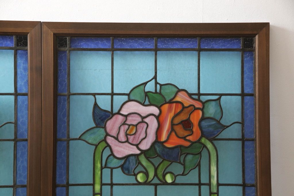 アンティークステンドグラス2枚をリペア&カスタム!それぞれに木枠を新規製作。落ち着いた茶系で着色仕上げ。(明り取り、窓)