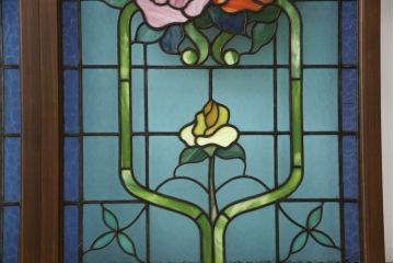 アンティークステンドグラス2枚をリペア&カスタム!それぞれに木枠を新規製作。落ち着いた茶系で着色仕上げ。(明り取り、窓)