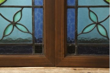 アンティークステンドグラス2枚をリペア&カスタム!それぞれに木枠を新規製作。落ち着いた茶系で着色仕上げ。(明り取り、窓)