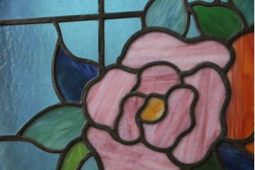 アンティークステンドグラス2枚をリペア&カスタム!それぞれに木枠を新規製作。落ち着いた茶系で着色仕上げ。(明り取り、窓)